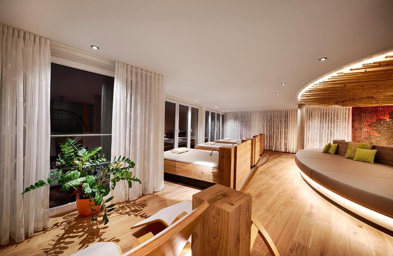 Hotel Kronelamm Im Schwarzwald บาด ไทนาค-ซาเวลชไตน์ ภายนอก รูปภาพ
