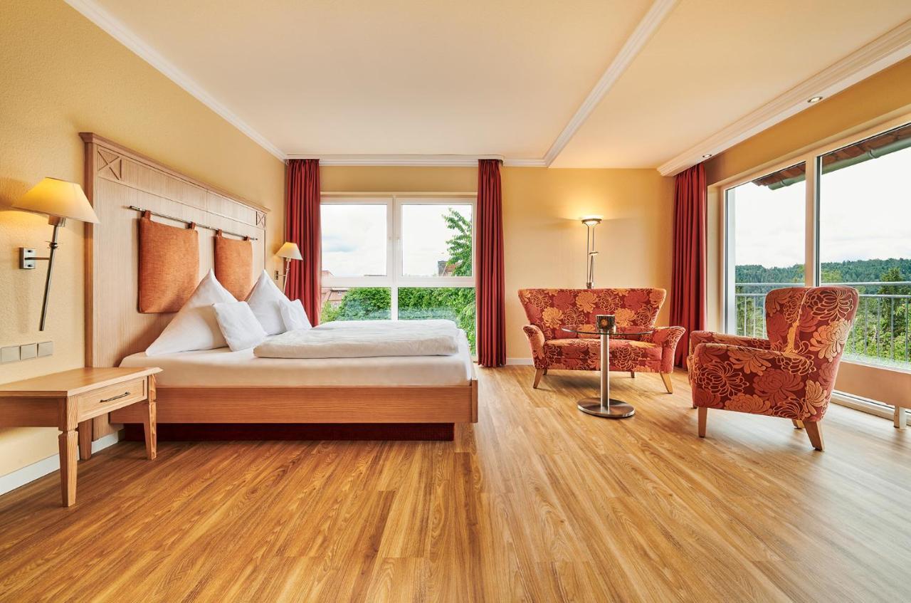 Hotel Kronelamm Im Schwarzwald บาด ไทนาค-ซาเวลชไตน์ ภายนอก รูปภาพ