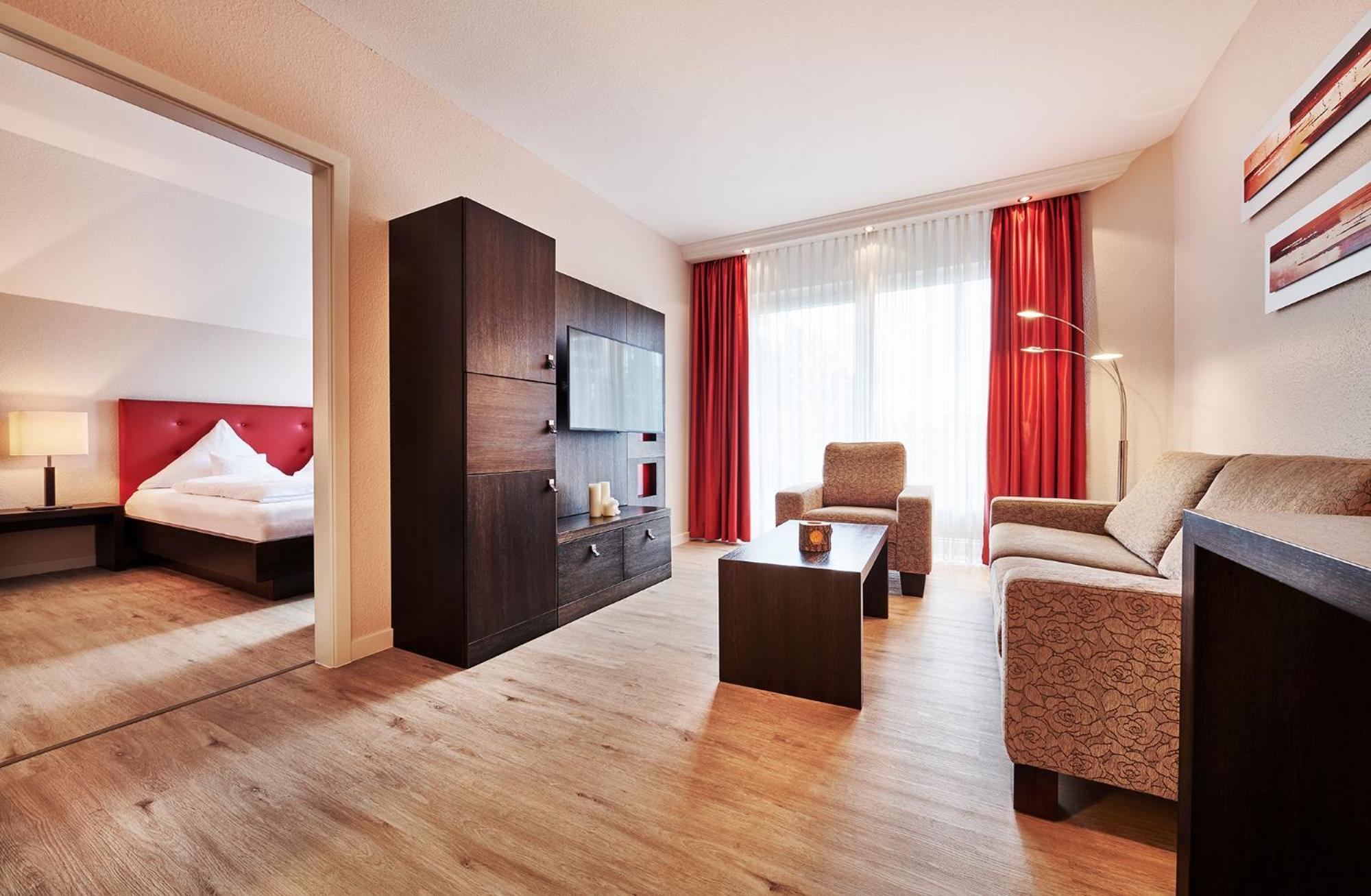 Hotel Kronelamm Im Schwarzwald บาด ไทนาค-ซาเวลชไตน์ ภายนอก รูปภาพ