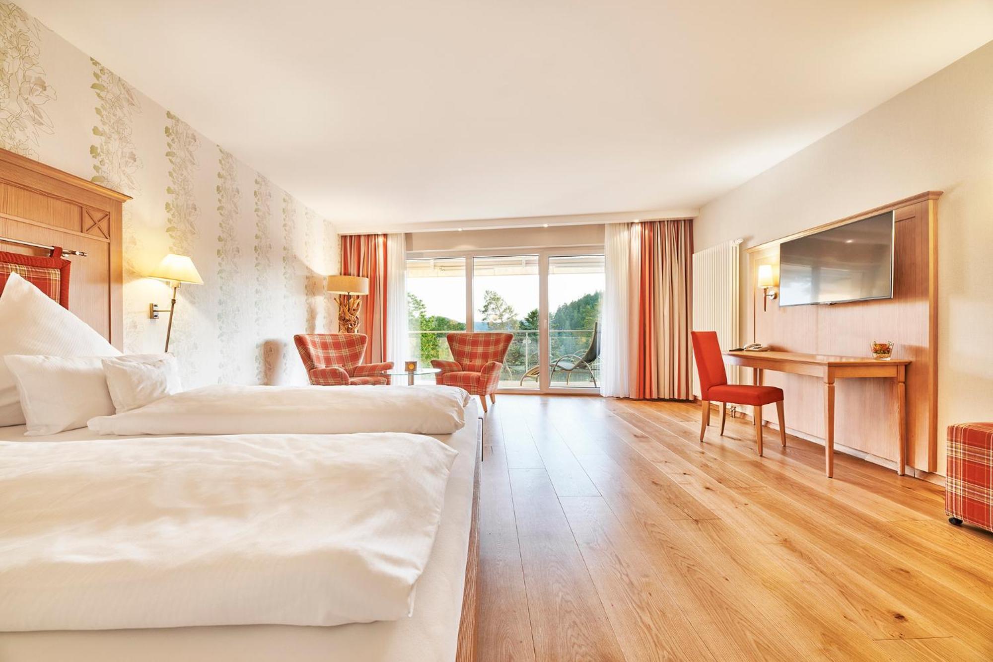 Hotel Kronelamm Im Schwarzwald บาด ไทนาค-ซาเวลชไตน์ ภายนอก รูปภาพ
