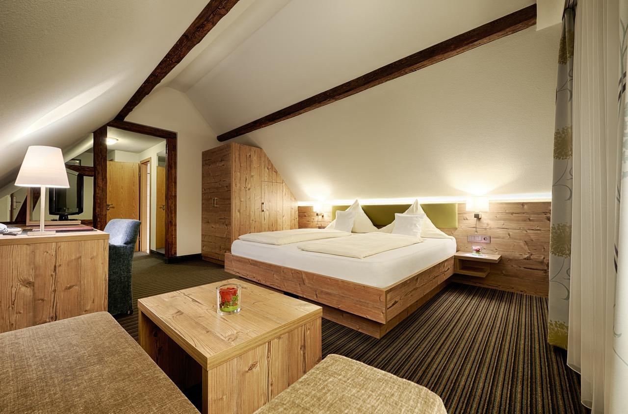 Hotel Kronelamm Im Schwarzwald บาด ไทนาค-ซาเวลชไตน์ ภายนอก รูปภาพ